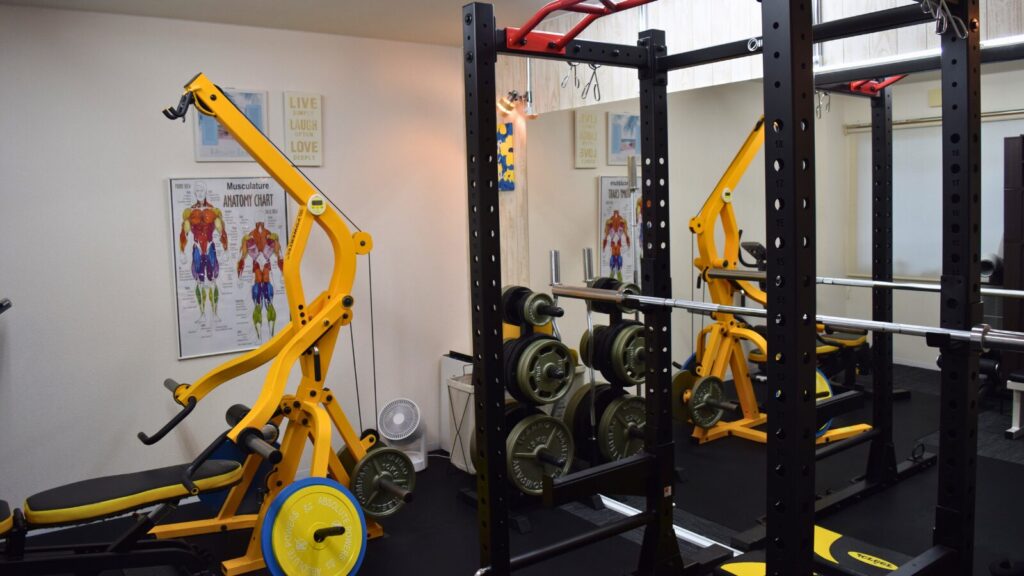 清潔で落ち着いた雰囲気のTTT personal studioトレーニングスペース
